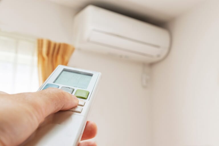 暖房の最適な設定温度の目安は？～健康にも光熱費にも優しい使い方～